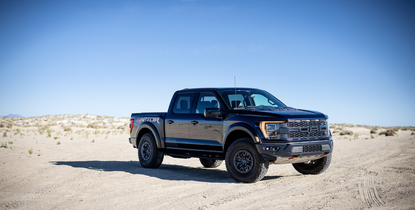 2023-Ford-F150-Raptor-CrewCab-Truck-L04.jpg