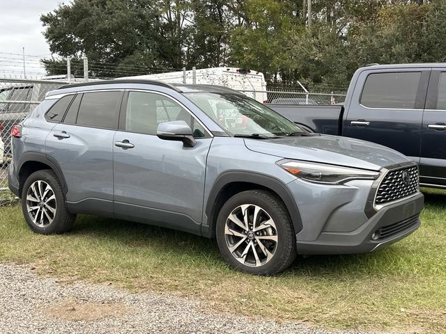 2023 Toyota Corolla Cross XLE's photo