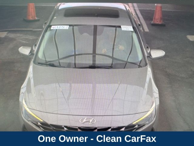 2022 Hyundai Elantra Limited photo 2