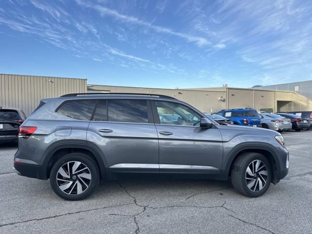 Used 2025 Volkswagen Atlas 2.0T SE w/Technology SUV