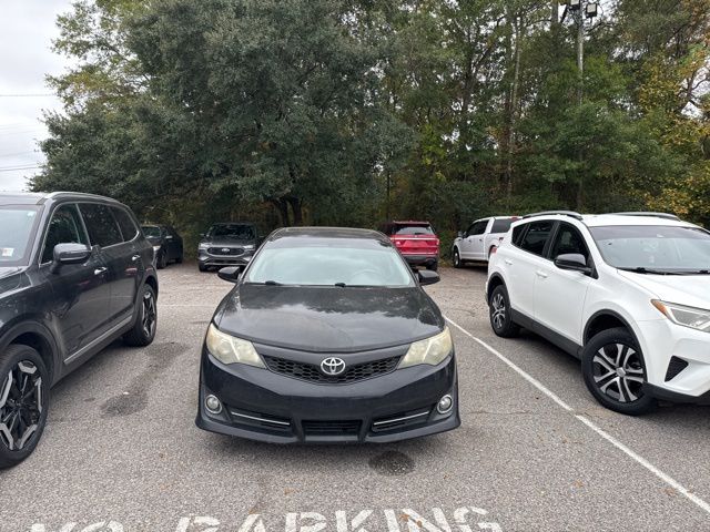 2014 Toyota Camry SE photo 2