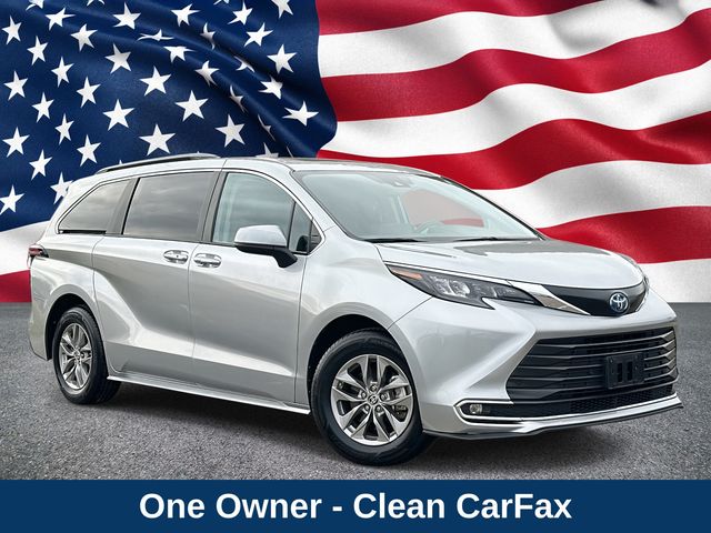 2024 Toyota Sienna XLE's photo