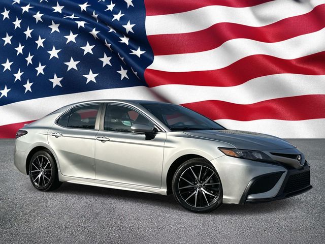 2023 Toyota Camry SE's photo