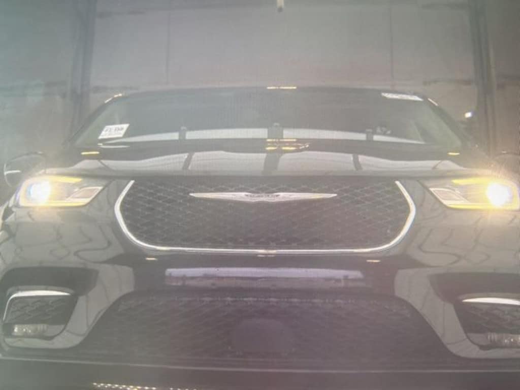 Used 2023 Chrysler Pacifica Touring L Minivan/Van