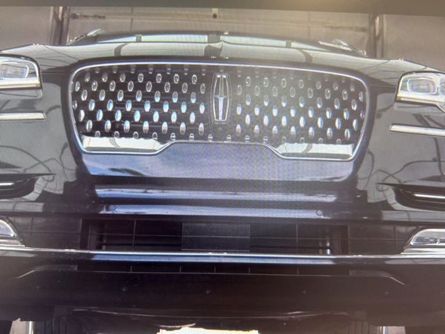 2022 Lincoln Aviator Black Label photo 2