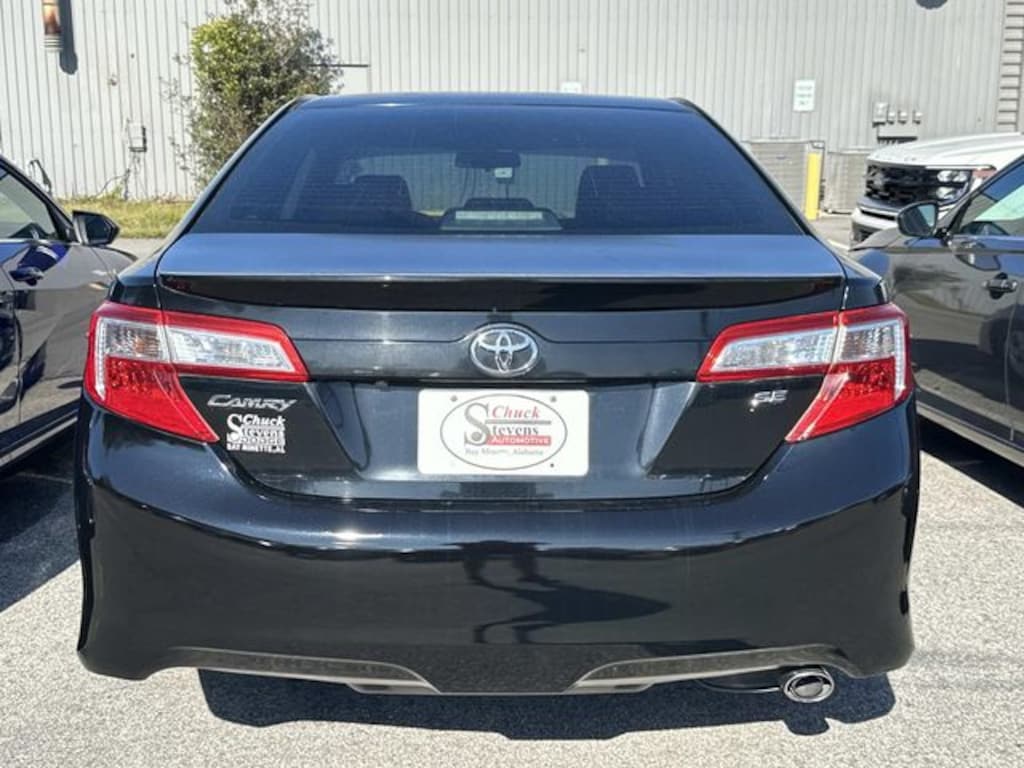 Used 2014 Toyota Camry SE Sedan