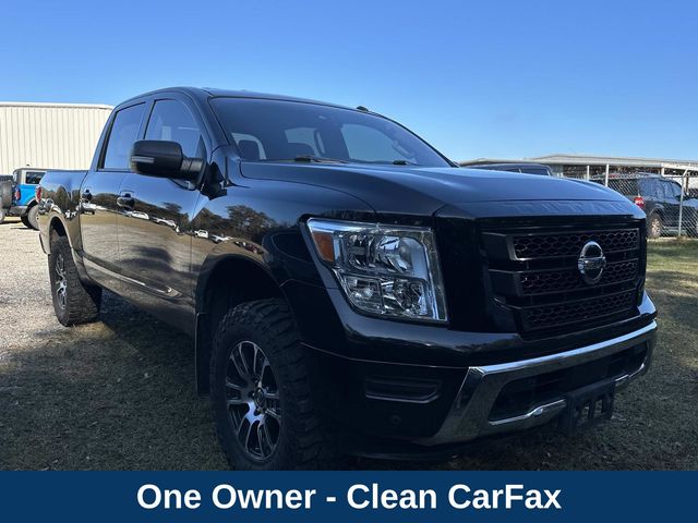 2020 Nissan Titan SV's photo