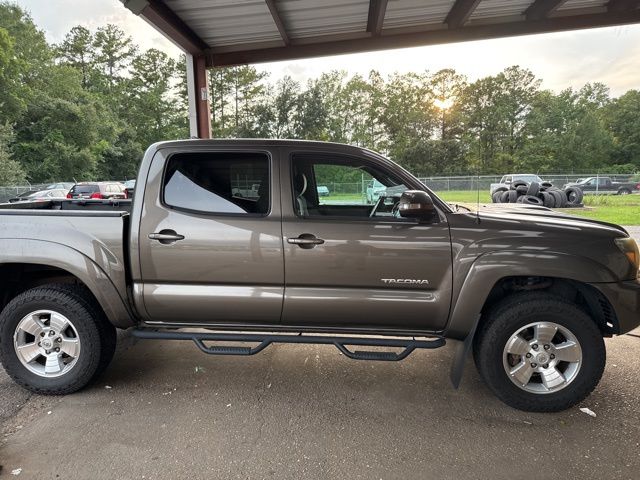 2013 Toyota Tacoma PreRunner photo 2