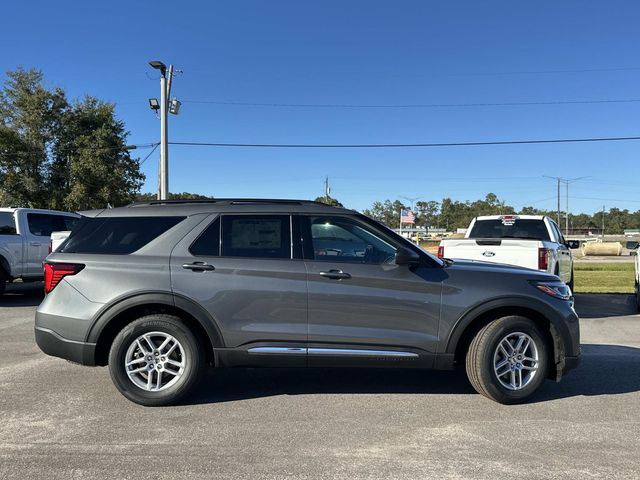 2025 Ford Explorer photo 3