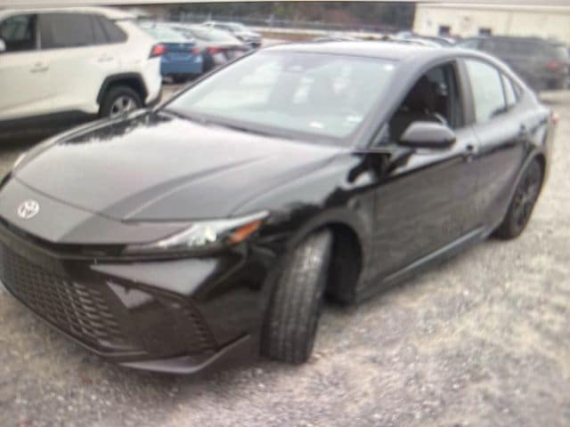 2025 Toyota Camry SE's photo