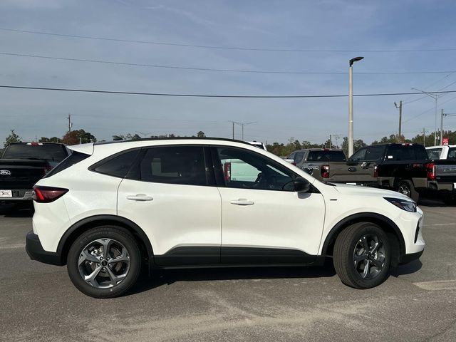 2026 Ford Escape ST-Line photo 4