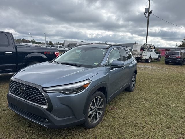 2023 Toyota Corolla Cross XLE's photo