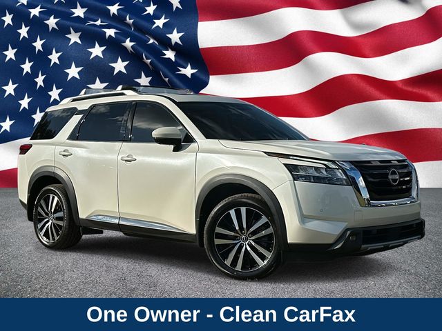 2023 Nissan Pathfinder Platinum's photo