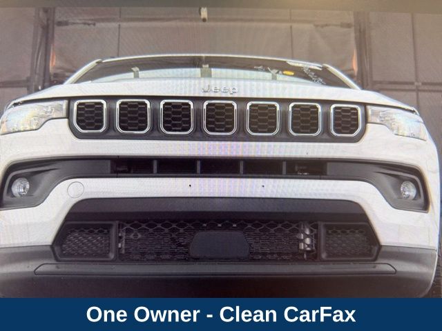 2024 Jeep Compass Latitude photo 2