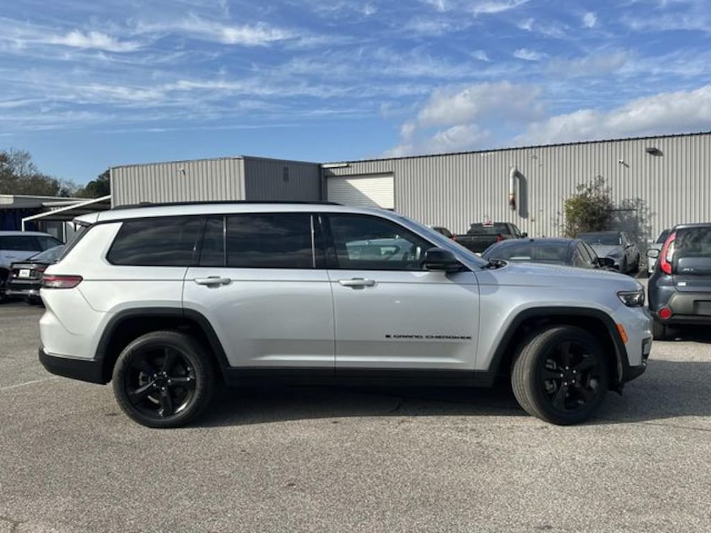 Used 2023 Jeep Grand Cherokee L Altitude SUV