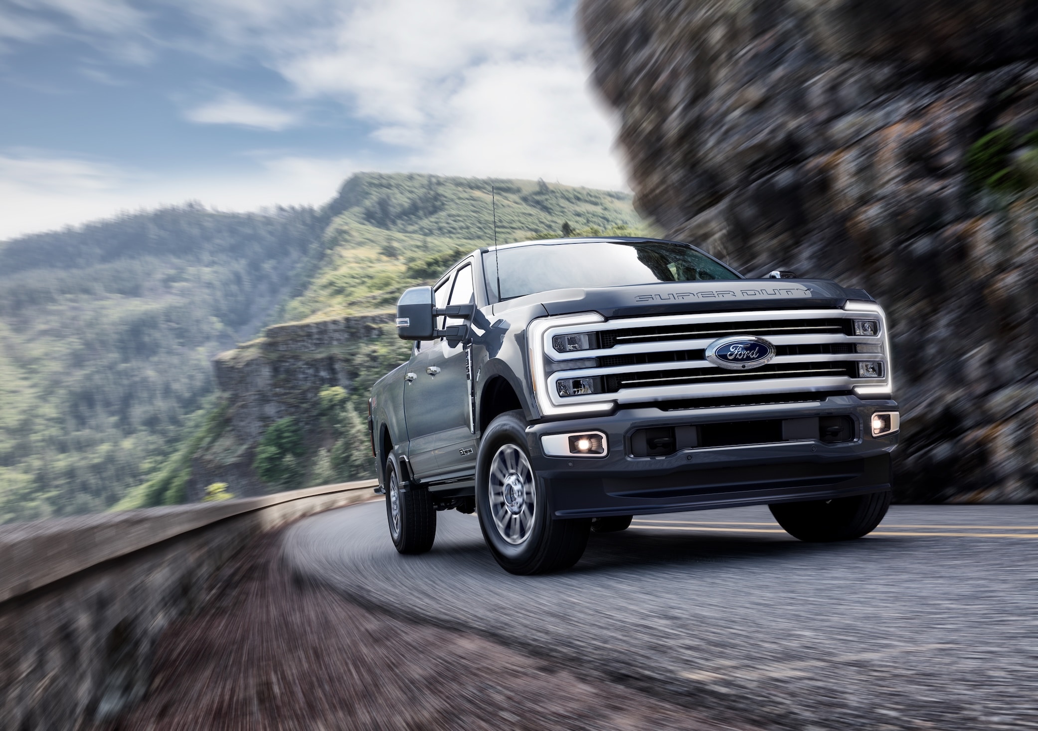  2025-Ford-F350-Platinum-CrewCab-Truck-L03