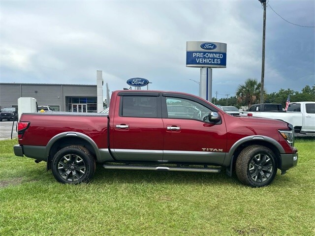 2023 Nissan Titan Platinum Reserve photo 4