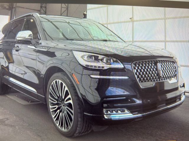 2022 Lincoln Aviator Black Label photo 3