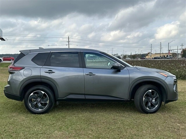 2024 Nissan Rogue SV photo 3