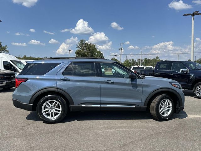 2025 Ford Explorer photo 3