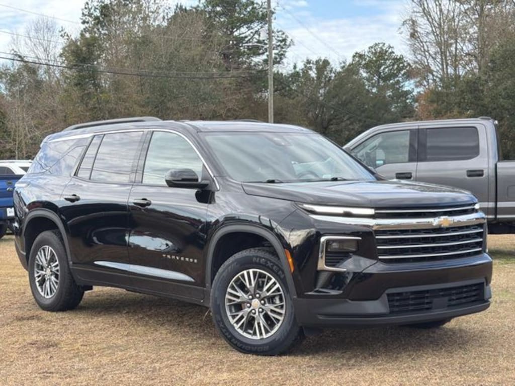 Used 2025 Chevrolet Traverse LT SUV