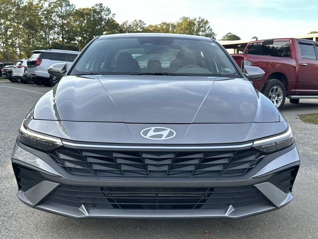 2024 Hyundai Elantra SEL photo 2