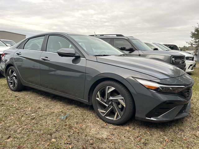 2024 Hyundai Elantra Limited's photo