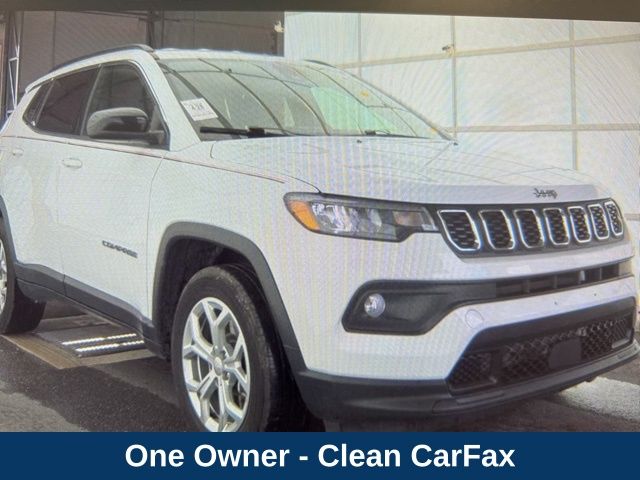 2024 Jeep Compass Latitude photo 3
