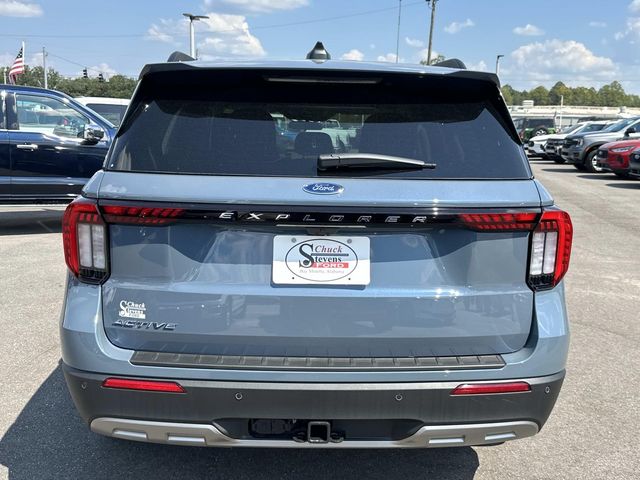 2025 Ford Explorer photo 2