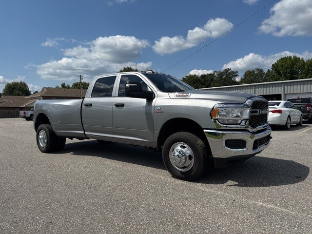 2023 Ram 3500 Tradesman photo 3