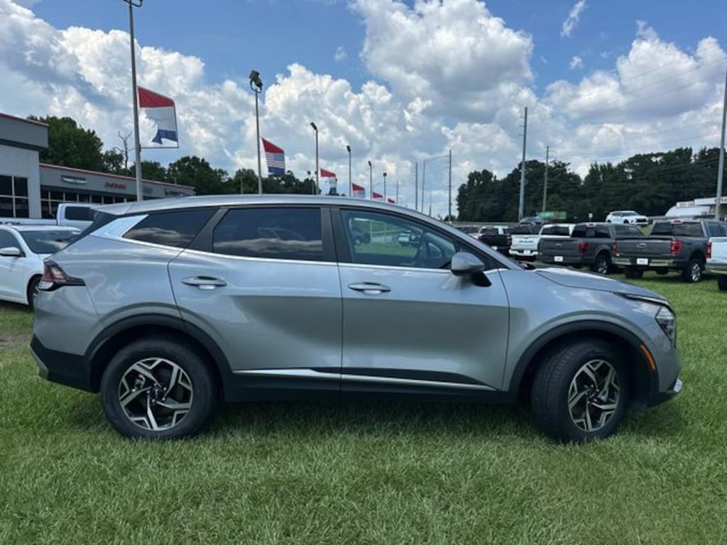 Used 2024 Kia Sportage LX SUV