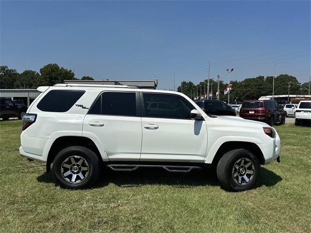 2017 Toyota 4Runner SR5 Premium photo 4