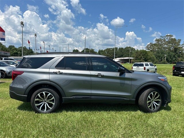 2022 Ford Explorer ST photo 3