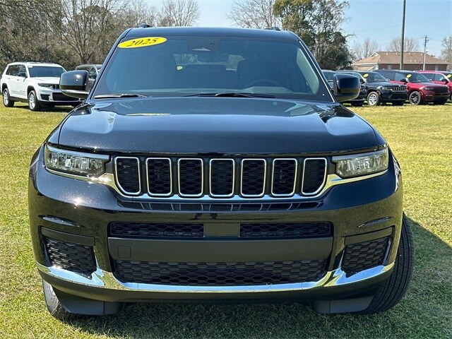 2025 Jeep Grand Cherokee L photo 2