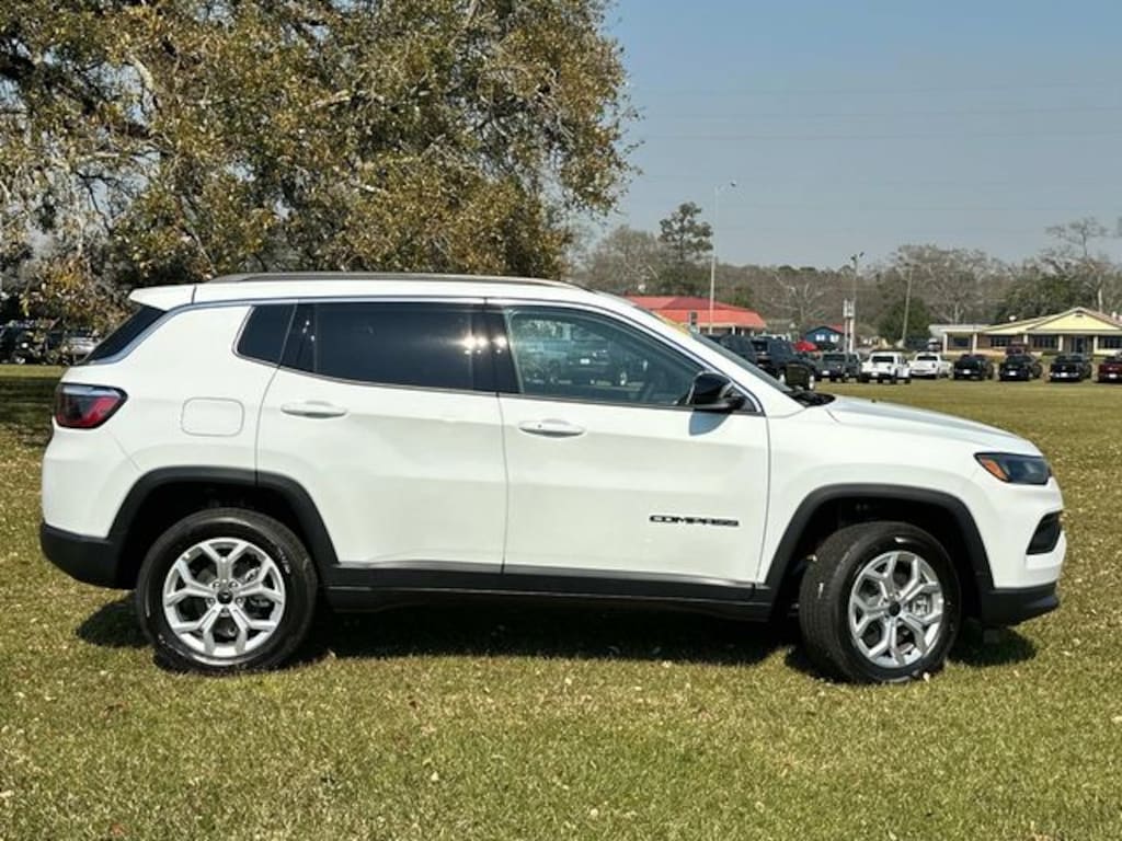 New 2025 Jeep Compass Latitude Sport Utility
