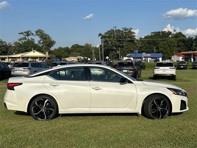 2023 Nissan Altima 2.5 SR photo 4