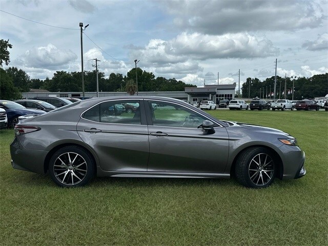 2023 Toyota Camry SE photo 4