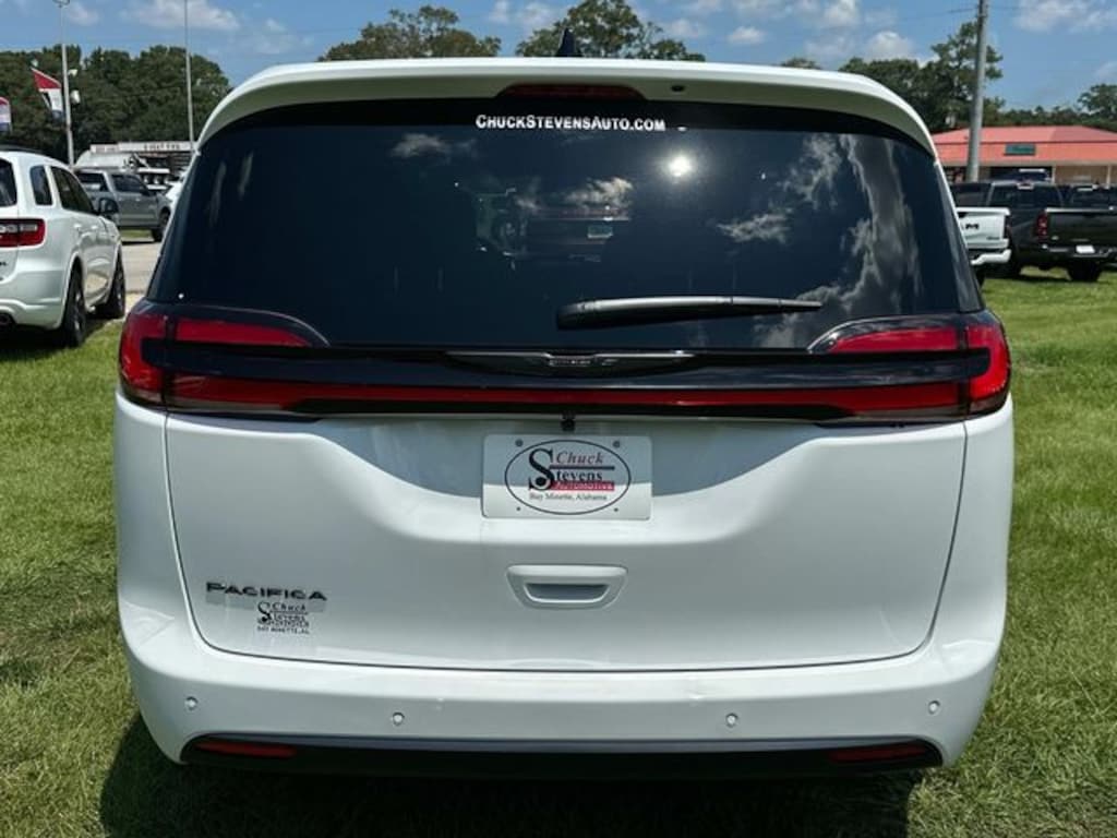 New 2026 Chrysler Pacifica Select Passenger Van