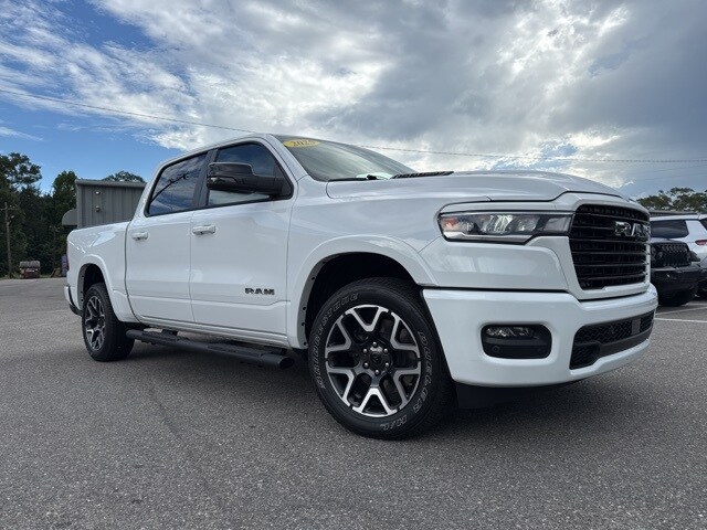 2025 Ram 1500 Laramie photo 3