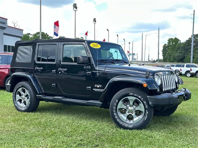 2017 Jeep Wrangler Unlimited Sahara photo 3