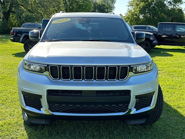 2025 Jeep Grand Cherokee L photo 2