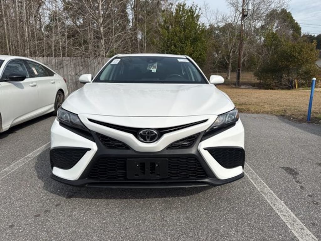 Used 2021 Toyota Camry SE Sedan