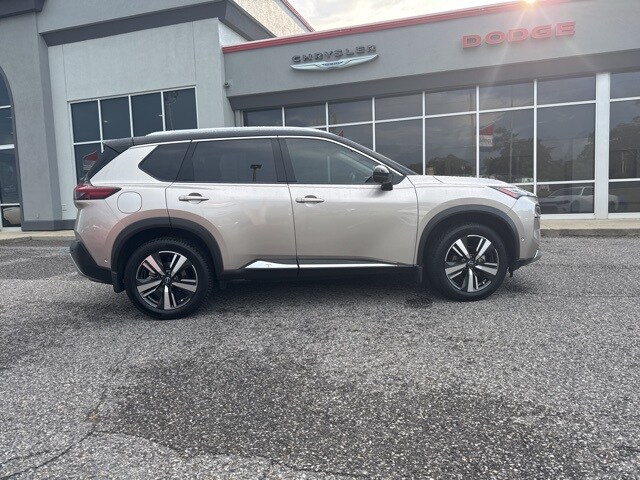 2022 Nissan Rogue Platinum photo 3