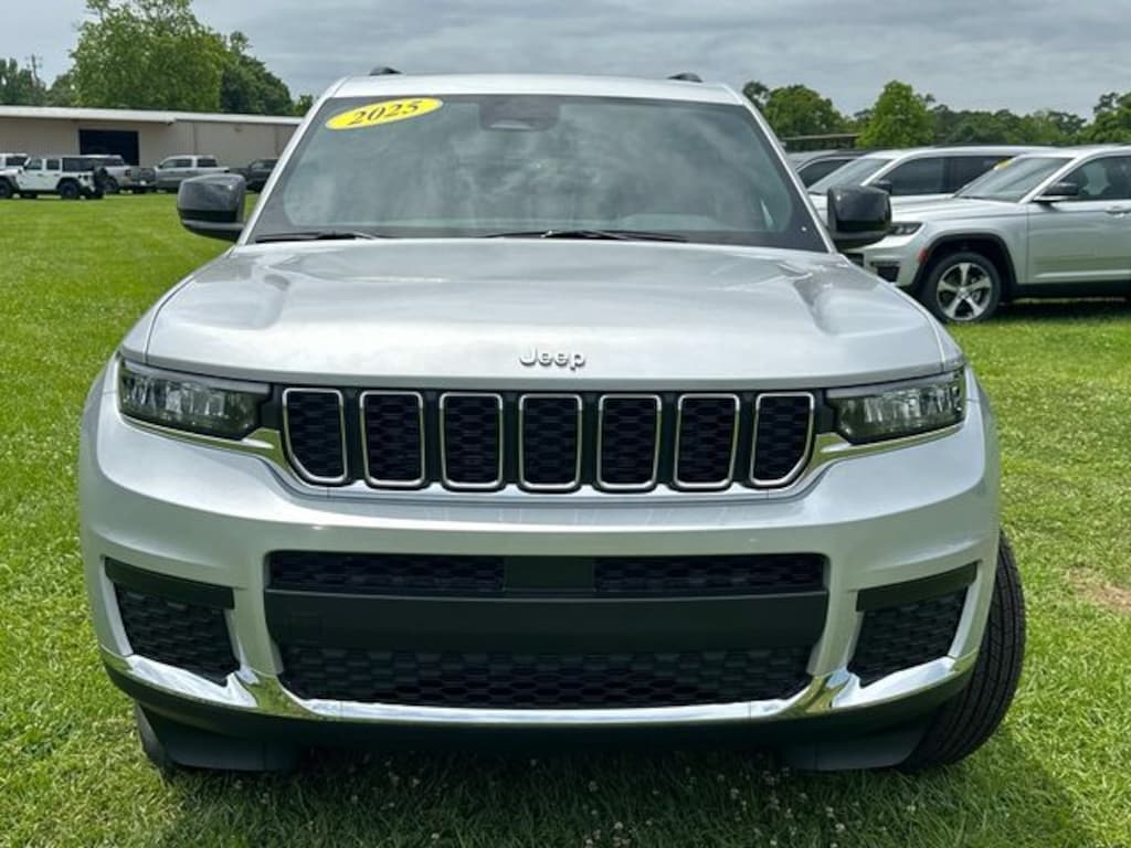 New 2025 Jeep Grand Cherokee L Laredo Sport Utility