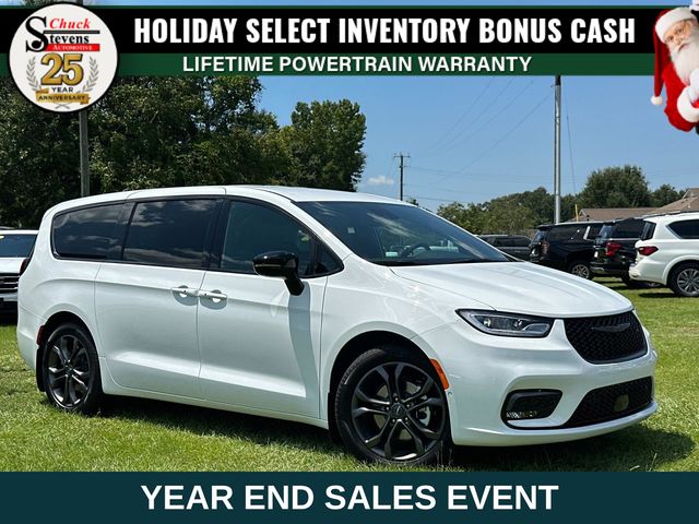 2026 Chrysler Pacifica Select's photo