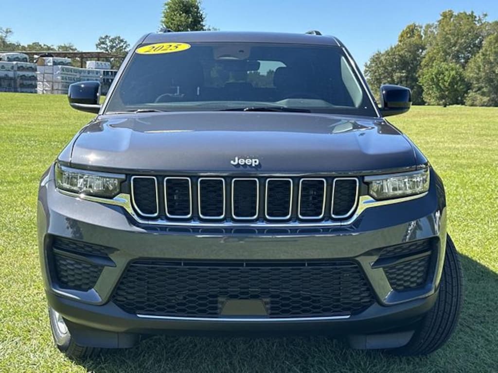 New 2025 Jeep Grand Cherokee Laredo Sport Utility