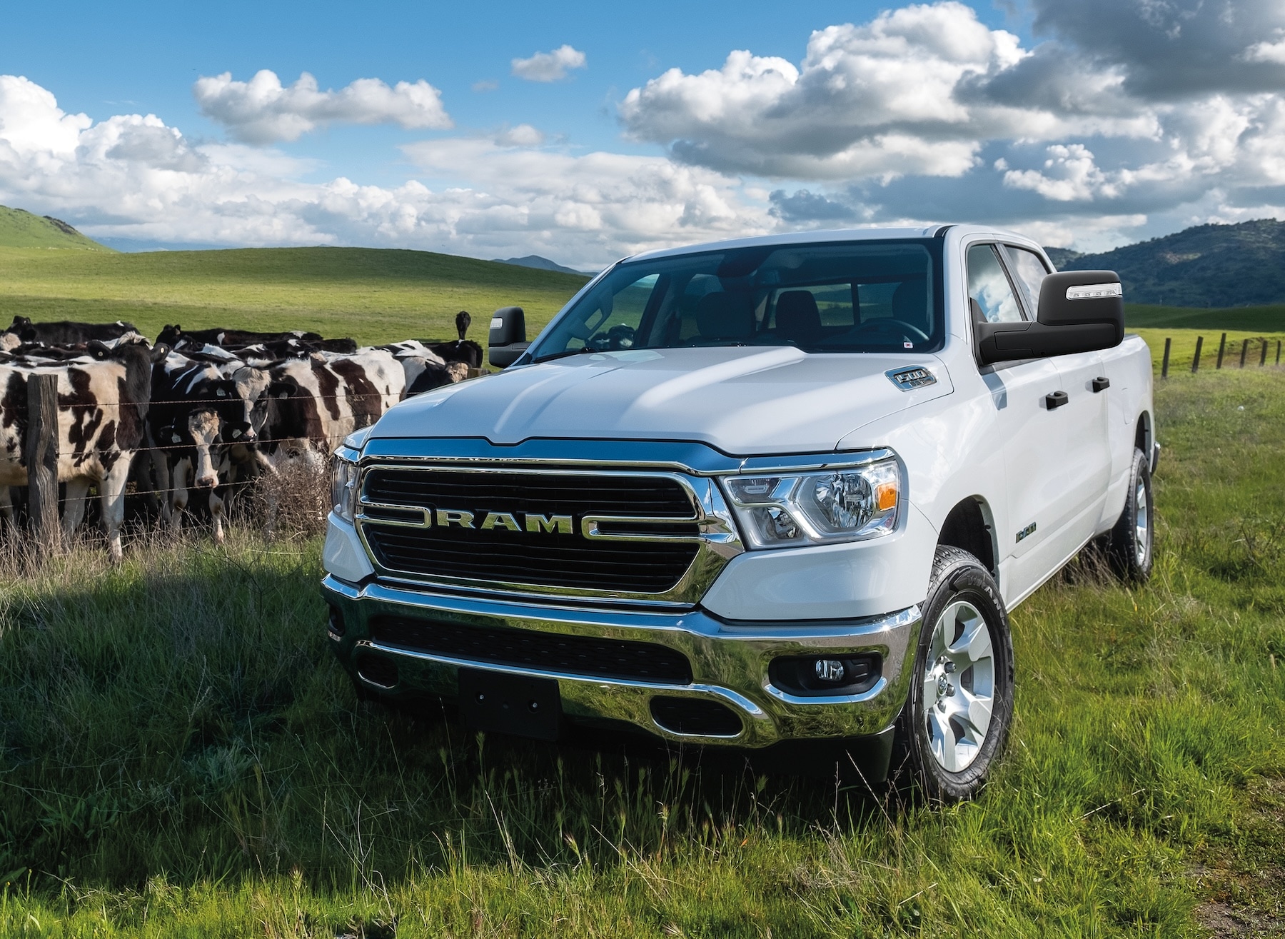 2025-RAM-1500-BigHorn-CrewCab-Truck-L03