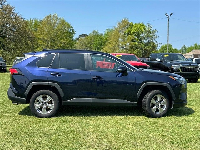 2023 Toyota RAV4 XLE photo 4