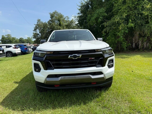 2025 Chevrolet Colorado Z71 photo 2