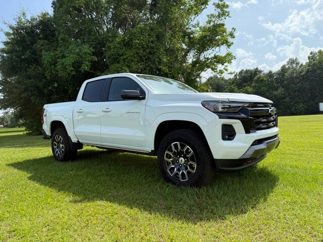 2025 Chevrolet Colorado Z71 photo 3